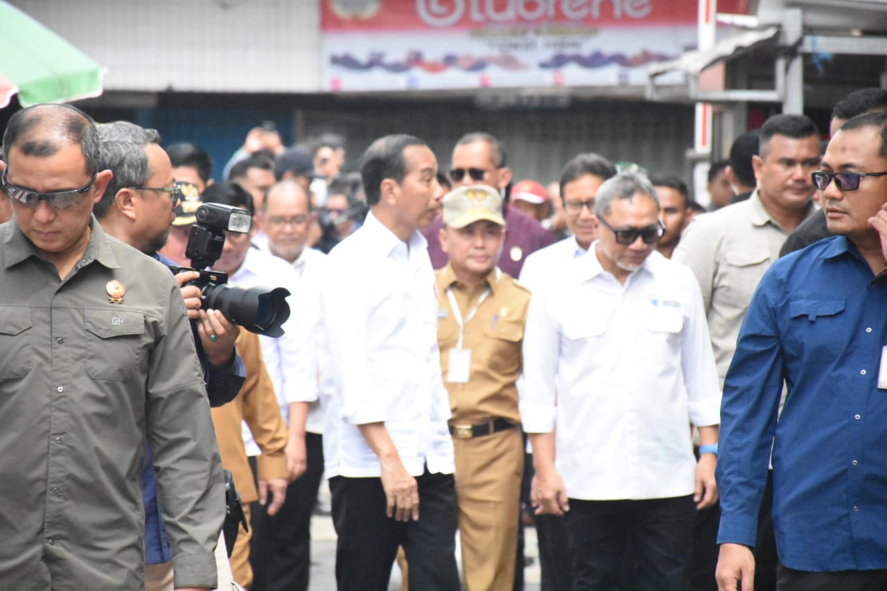 Jokowi Kunjungi Pusat Perbelanjaan Mentaya Sampit