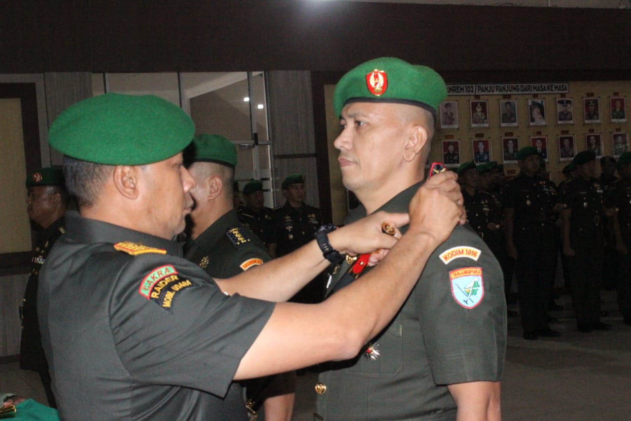 Kolonel Inf F.K. Panjaitan Secara Resmi Serahkan Jabatan Komandan Kodim 1016/Plk Kepada Danrem 102/Pjg 