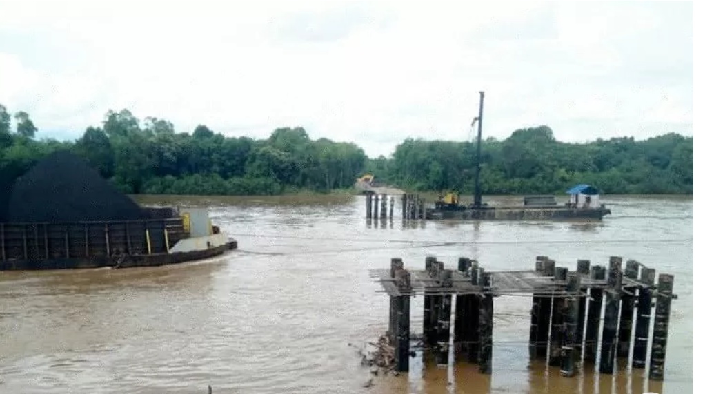 Ditabrak Tongkang, Tiang Pancang Jembatan di Montallat Akan Dipindah
