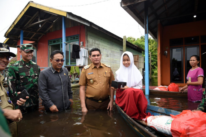 Pemkab Kobar Salurkan Bantuan Untuk Korban Banjir