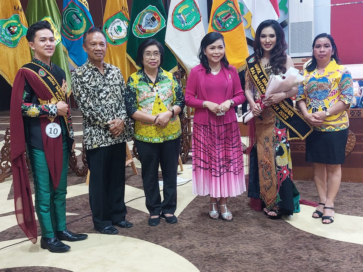 Gumas Raih Jagau Fotogenik dan Wakil I Bawi Nyai Pariwisata Kalteng 2022