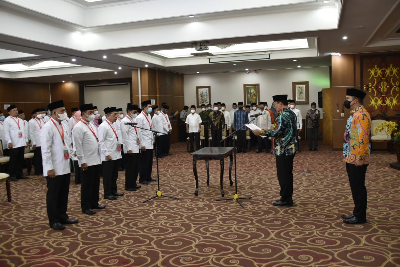 Wagub Melantik Dewan Pertimbangan, Pengawas, Hakim dan Panitera MTQH ke-30 Tingkat Provinsi Kalimantan Tengah