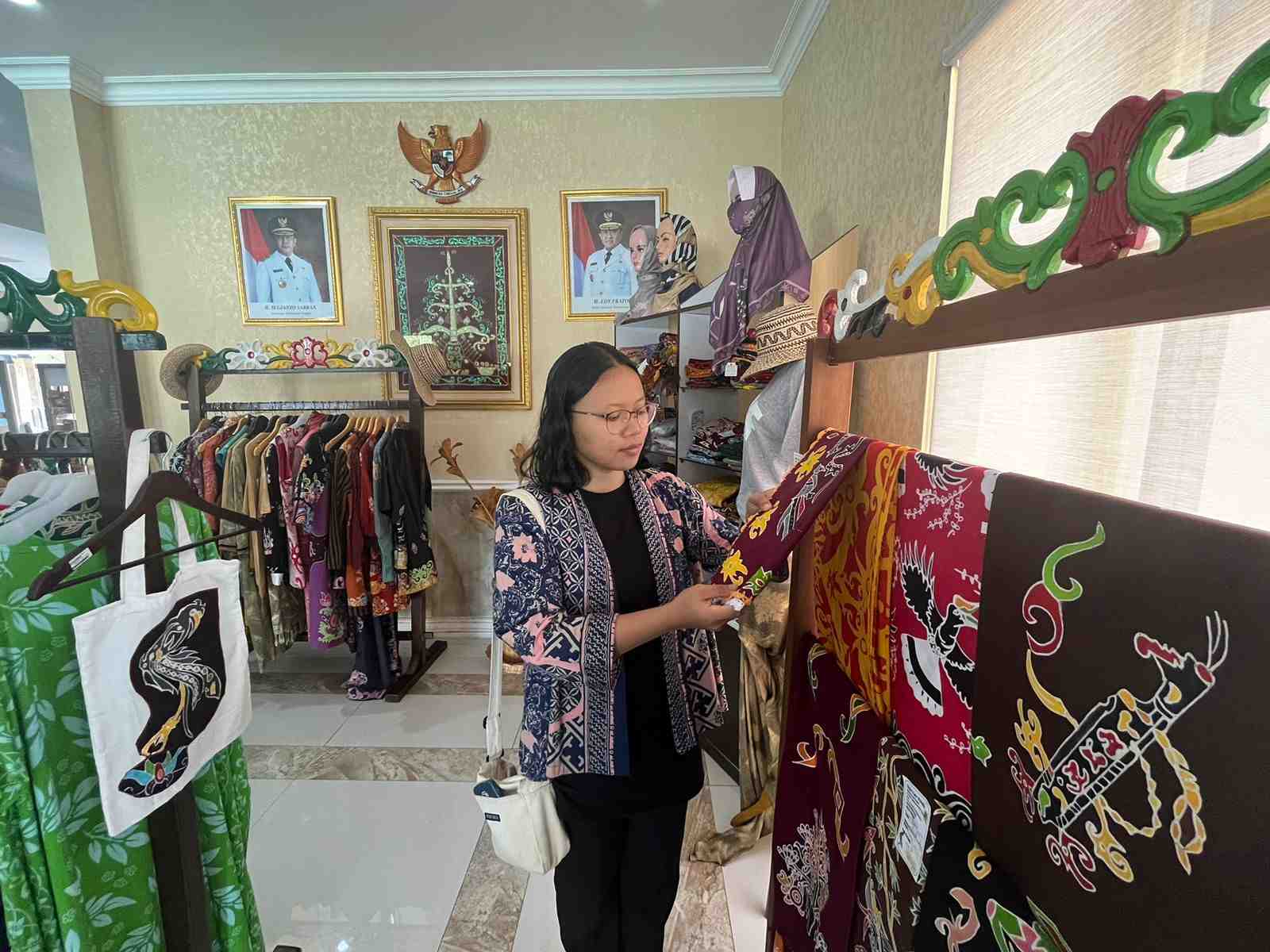 Legislator Palangka Raya Ajak Warga Bangga Pakai Batik Dayak