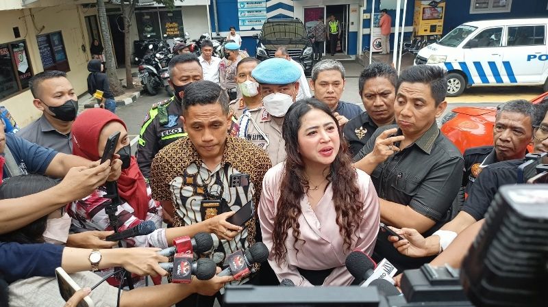 Dewi Perssik Kembali Laporkan Beberapa Haters